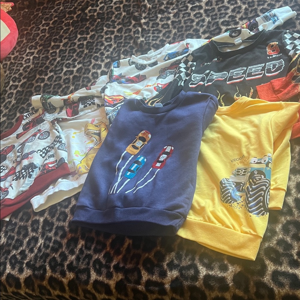 BOY’S GRAPHIC CREWNECKS
